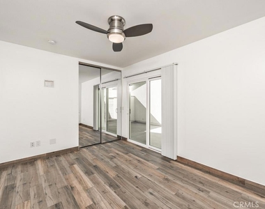 555 N Olive Street - Photo Thumbnail 4