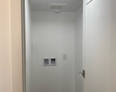 557 N Olive Street - Photo Thumbnail 8