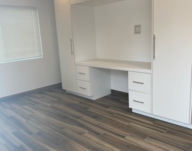 557 N Olive Street - Photo Thumbnail 3