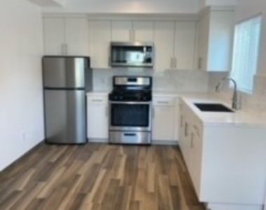 557 N Olive Street - Photo Thumbnail 4