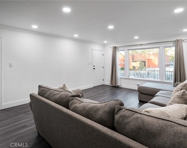 2023 Border Avenue - Photo Thumbnail 12