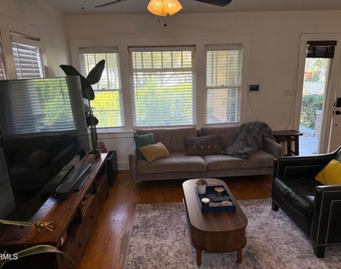 3216 Sherwood Avenue - Photo Thumbnail 8