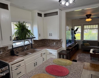 3216 Sherwood Avenue - Photo Thumbnail 9