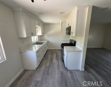 243 E Blueridge Avenue - Photo Thumbnail 7