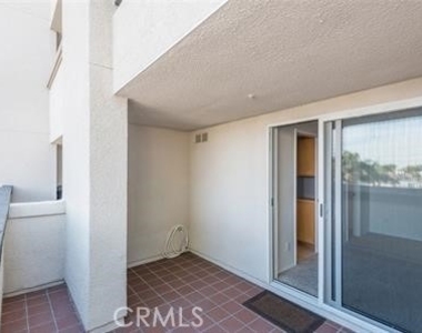200 Pacific Coast Hwy - Photo Thumbnail 1
