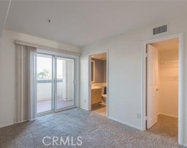 200 Pacific Coast Hwy - Photo Thumbnail 4