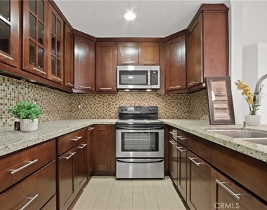 121 S Hope Street - Photo Thumbnail 1