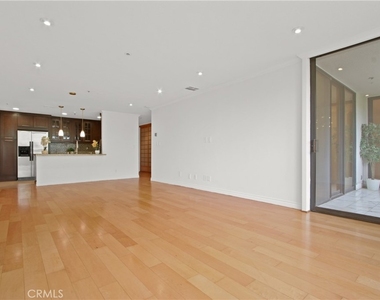 121 S Hope Street - Photo Thumbnail 6