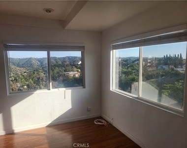 2400 Indian Creek - Photo Thumbnail 4
