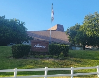 2400 Indian Creek - Photo Thumbnail 17