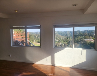 2400 Indian Creek - Photo Thumbnail 5