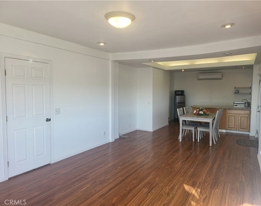 2400 Indian Creek - Photo Thumbnail 6