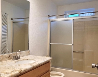 40768 Biscayne - Photo Thumbnail 10