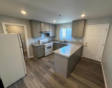 890 Rider Avenue - Photo Thumbnail 14