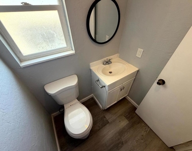 890 Rider Avenue - Photo Thumbnail 9
