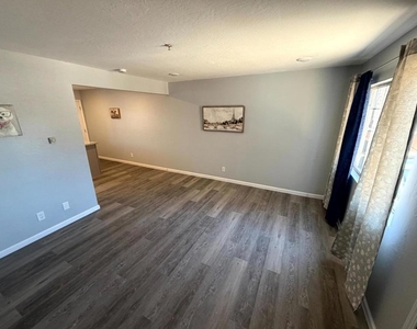 890 Rider Avenue - Photo Thumbnail 12