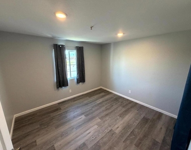 890 Rider Avenue - Photo Thumbnail 6