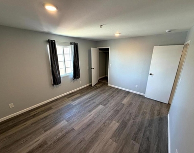 890 Rider Avenue - Photo Thumbnail 8