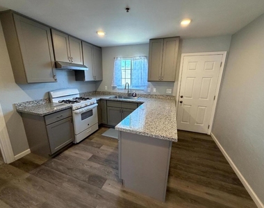 890 Rider Avenue - Photo Thumbnail 13