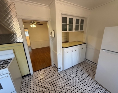 929 E Grand Boulevard - Photo Thumbnail 8