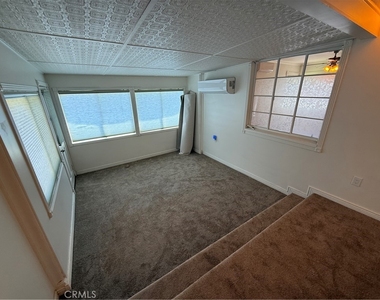 929 E Grand Boulevard - Photo Thumbnail 16
