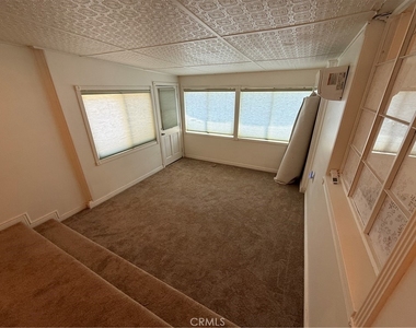 929 E Grand Boulevard - Photo Thumbnail 17