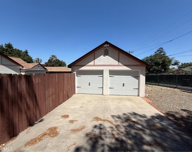929 E Grand Boulevard - Photo Thumbnail 21