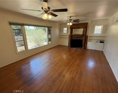 929 E Grand Boulevard - Photo Thumbnail 1