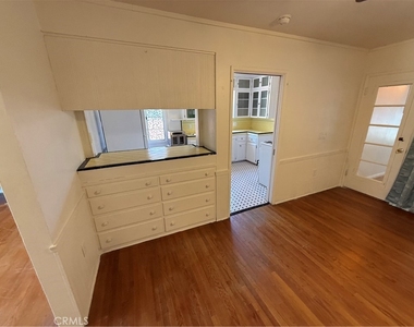 929 E Grand Boulevard - Photo Thumbnail 4