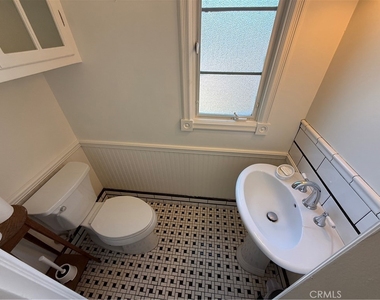 929 E Grand Boulevard - Photo Thumbnail 9