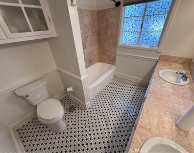 929 E Grand Boulevard - Photo Thumbnail 13