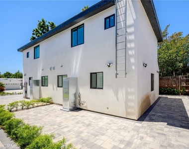17807 Ludlow Street - Photo Thumbnail 18