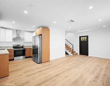 17807 Ludlow Street - Photo Thumbnail 7