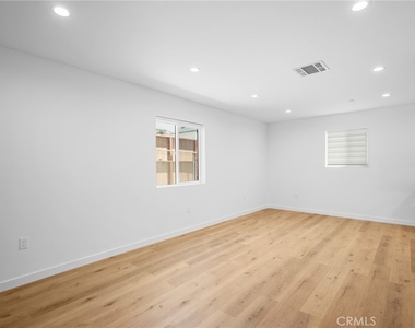 17807 Ludlow Street - Photo Thumbnail 4