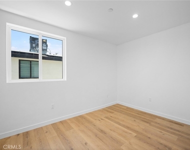 17807 Ludlow Street - Photo Thumbnail 14