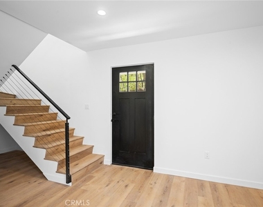 17807 Ludlow Street - Photo Thumbnail 3