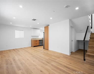 17807 Ludlow Street - Photo Thumbnail 5