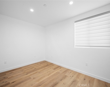 17805 Ludlow Street - Photo Thumbnail 15