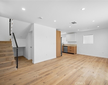 17805 Ludlow Street - Photo Thumbnail 5
