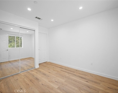 17805 Ludlow Street - Photo Thumbnail 12