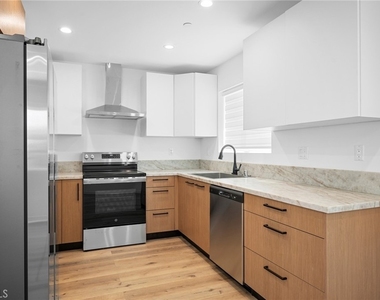 17805 Ludlow Street - Photo Thumbnail 9