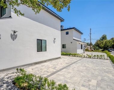 17805 Ludlow Street - Photo Thumbnail 20