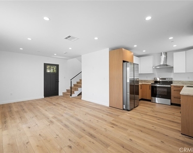 17805 Ludlow Street - Photo Thumbnail 6
