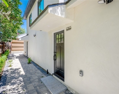 17805 Ludlow Street - Photo Thumbnail 2