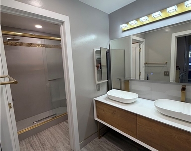 15050 Sherman Way - Photo Thumbnail 21