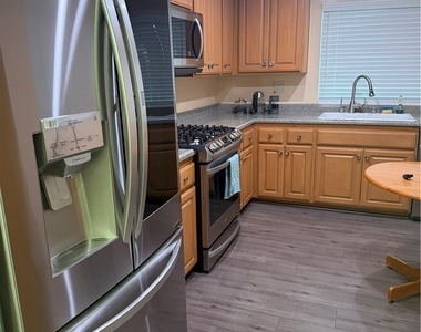15050 Sherman Way - Photo Thumbnail 5