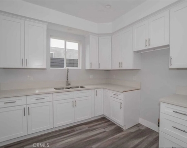 127 W Imperial - Photo Thumbnail 5