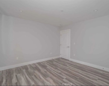 127 W Imperial - Photo Thumbnail 4