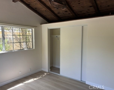 37 Sierra Madre - Photo Thumbnail 6