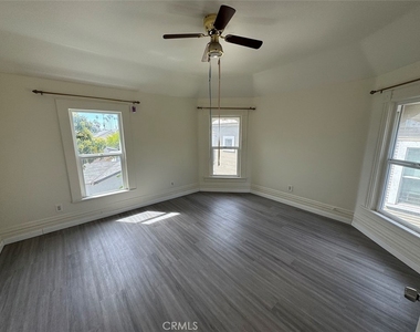 614 E 23rd - Photo Thumbnail 2